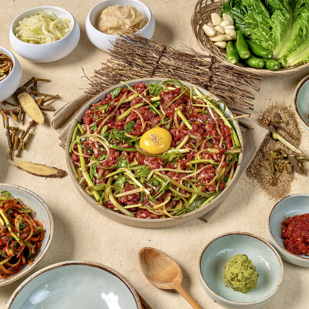 미나리 한우 육회 Korean Beef Tartare with Minari — 산솔 신사본점 고기 (BBQ) · Sansol Sinsa Korean BBQ menu (サムギョプサル · 烤肉)