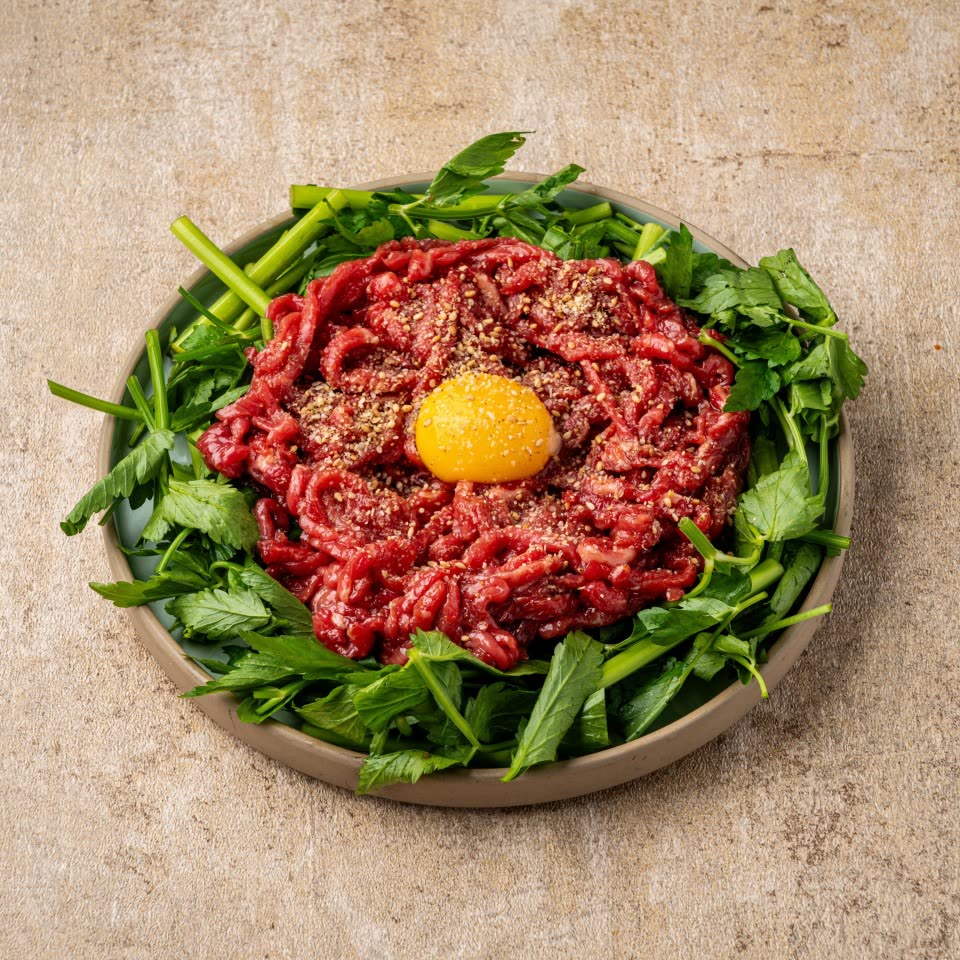 미나리 한우 육회 Korean Beef Tartare with Minari — 산솔 신사본점 곁들임류 · Sansol Sinsa Korean BBQ menu (サムギョプサル · 烤肉)
