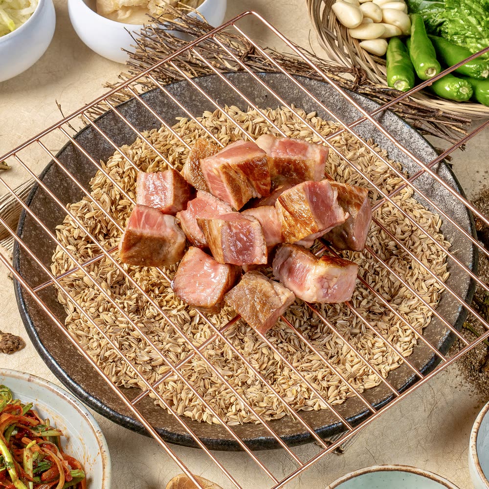 산솔 숙성꽃목살 Sansol Aged Pork Neck — 산솔 신사본점 고기 (BBQ) · Sansol Sinsa Korean BBQ menu (サムギョプサル · 烤肉)
