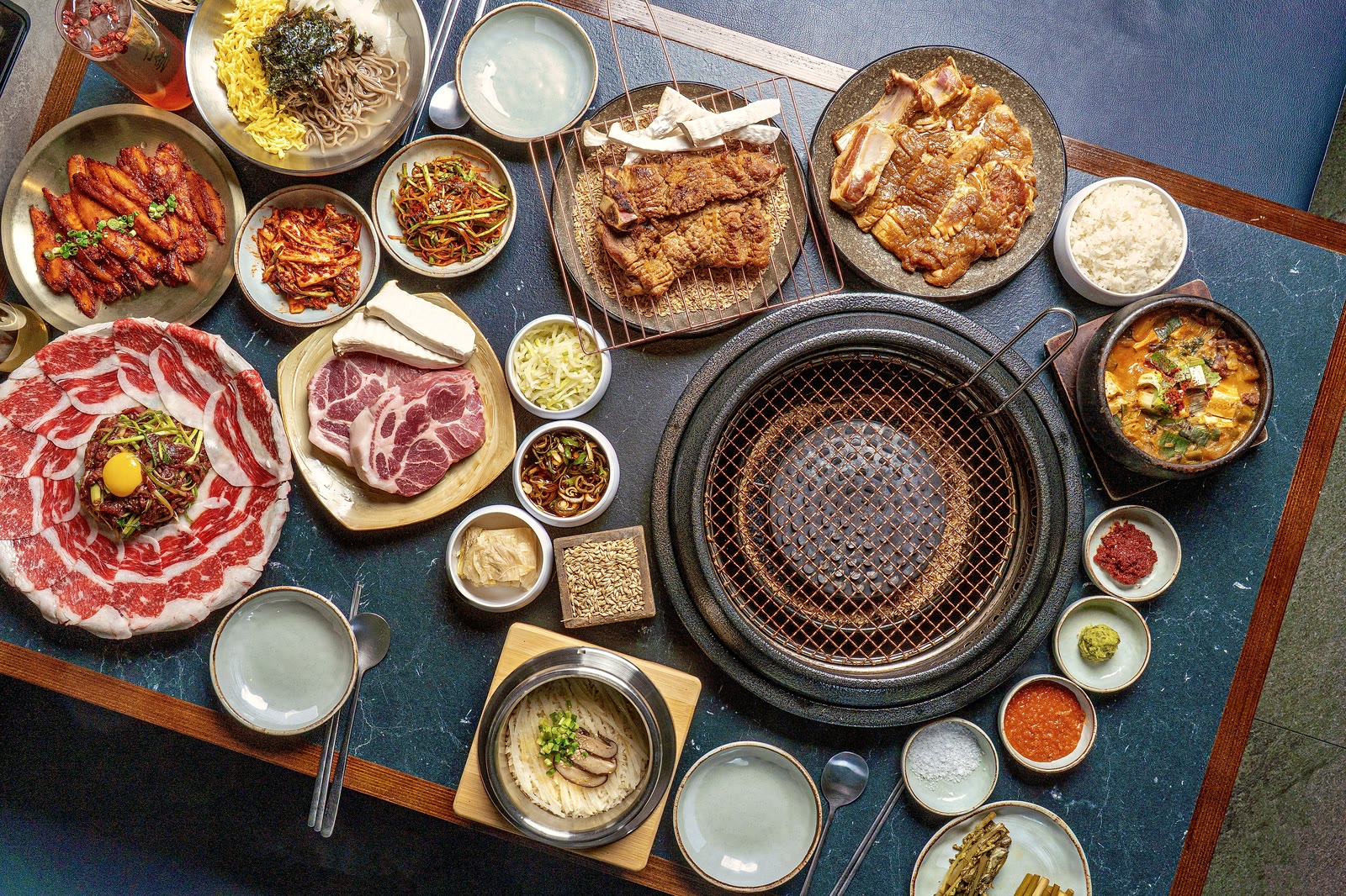 산솔 신사본점 숙성 돼지구이 한 상 1 — aged pork Korean BBQ (サムギョプサル · 烤肉) at Sansol near Sinsa Station, Seoul